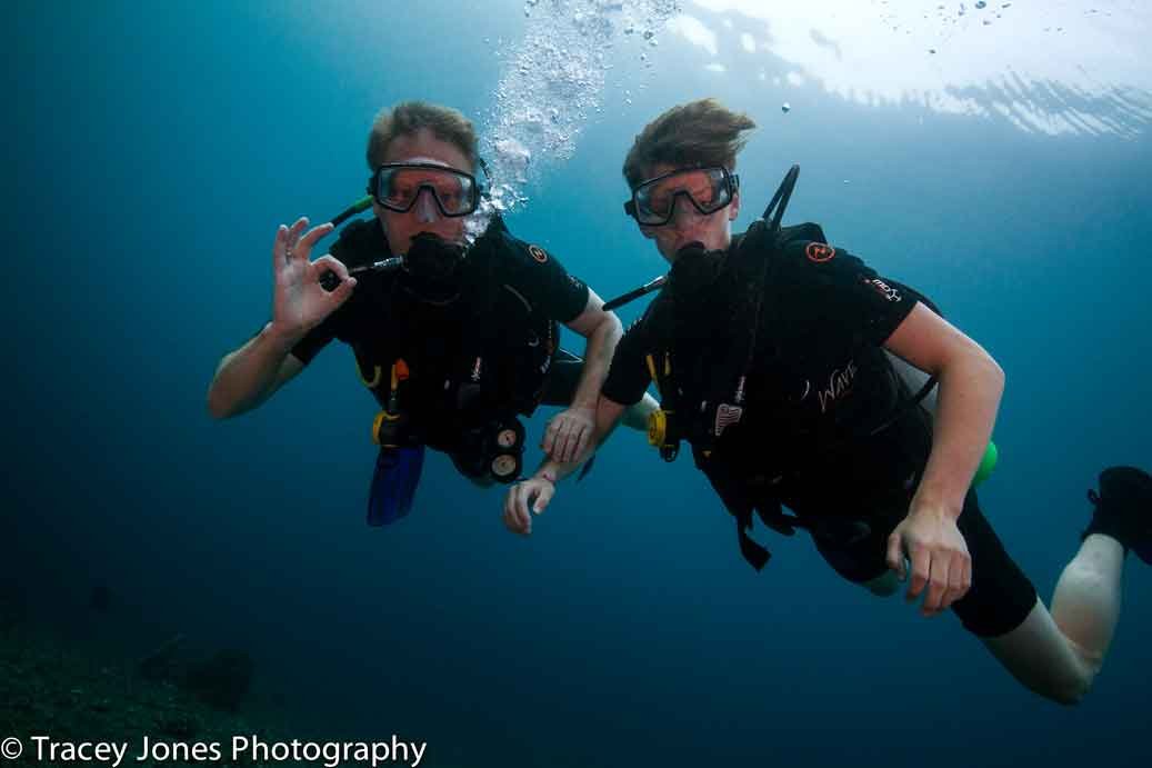 PADI-scuba-diver-course-ok-signal-dive-amed-best-place-to-try-bali-diversity