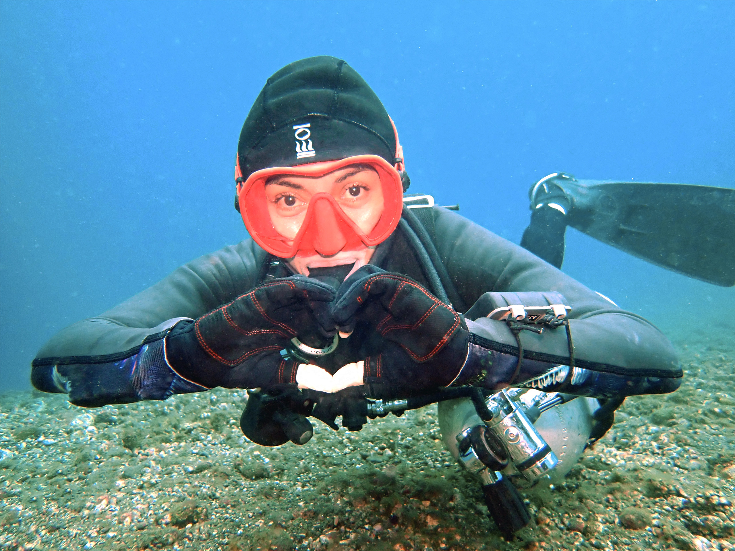 Experienced divers train together underwater in the PADI Tec 40 course with Bali Diversity, gaining technical dive skills and confidence.